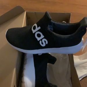 NWT Adidas Kids slip on sneaker Size 4